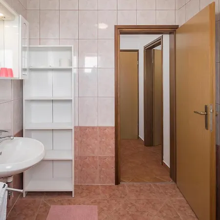 1 Bedroom Awesome In 포레치